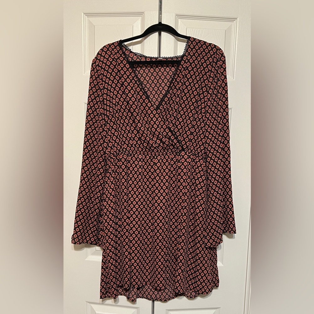Elegant Black and Red Patterned Women's Dress